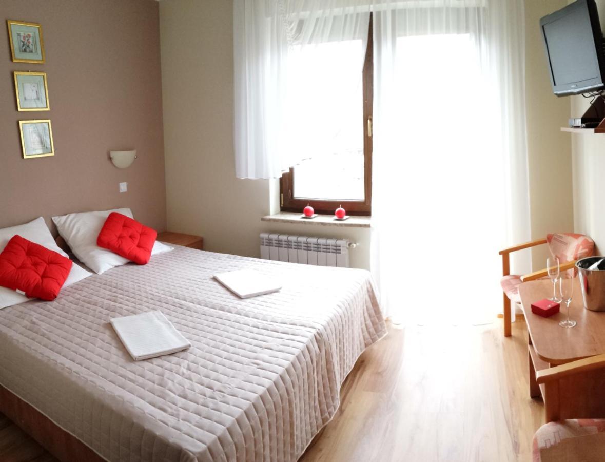 Pokoje Goscinne Jantar Łukęcin Exterior foto